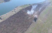 "Навіть колод цілих не залишилося": волонтер показав, як військові знищили позицію бойовиків на Світлодарській дузі (відео)