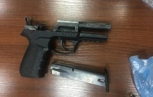 У кабінеті заступника директора київської гімназії знайшли боєприпаси та психотропні засоби