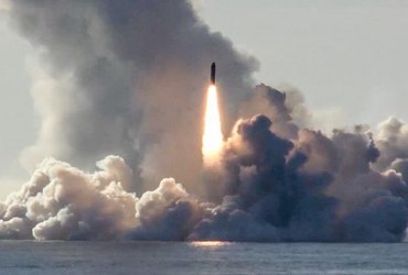 Брязкання ядеркою: Росія знову запускала міжконтинентальну ракету Булава (відео)