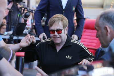 Самочувствие 77-летнего Элтона Джона ухудшается: что известно