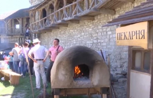 Каменец-Подольскую крепость на два дня "вернули" во времена средневековья (видео)