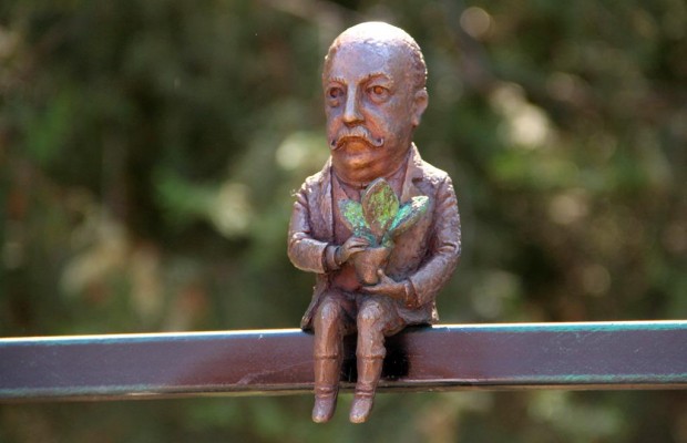 В Ужгороді відкрили ще одну міні-скульптурку: зараз у місті їх уже більше 30 (фото)