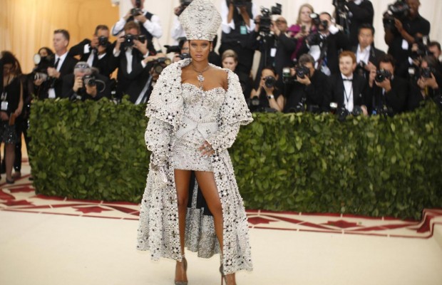 Бал Института костюма-2018: Рианна в образе Папы Римского и ангел-Кэти Перри (фоторепортаж)