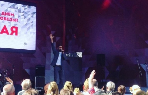 На концерте в Москве к 9 мая "засветился" заслуженный артист Украины (фото)