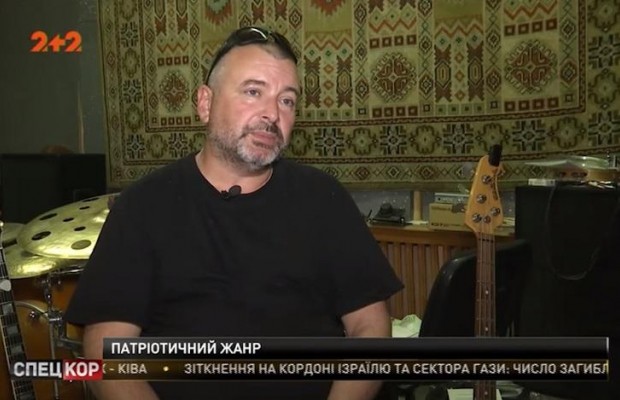 Не войной единой: история украинского бойца, который пишет песни на передовой (видео)