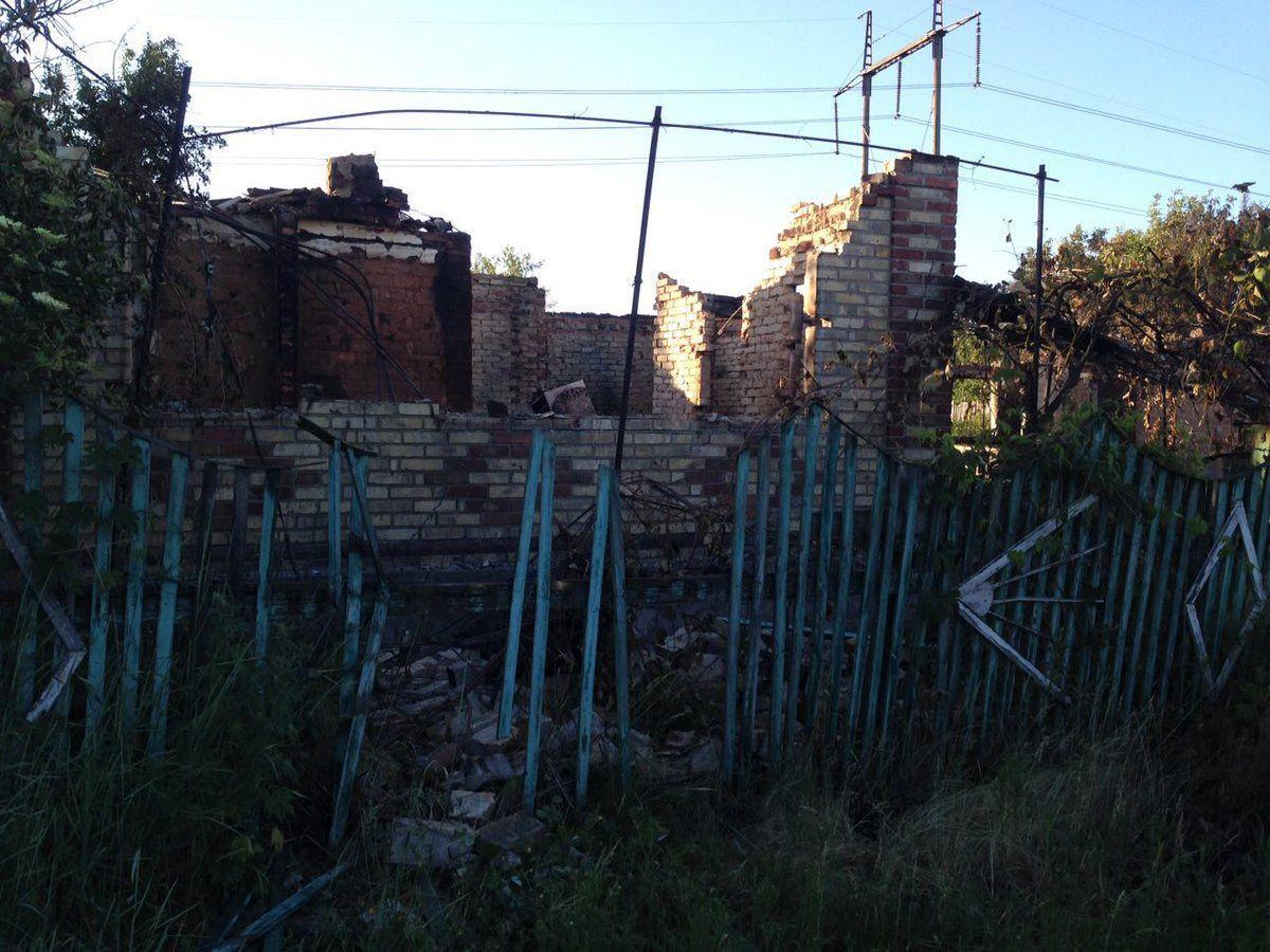 Бойовики зруйнували 9 будинків мирних жителів \ ТСН Бойовики зруйнували 9 будинків мирних жителів \ ТСН