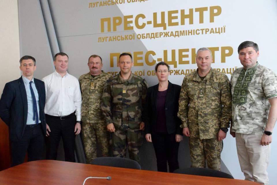 Посол Франции в Украине Дюмон посетила Луганскую область / фейсбук Юрій Клименко Посол Франции в Украине Дюмон посетила Луганскую область / фейсбук Юрій Клименко