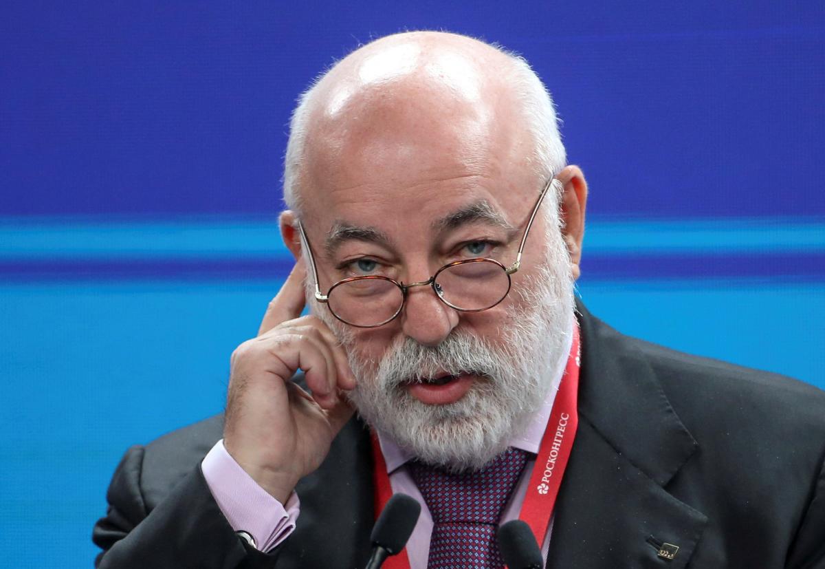 The British helped the Russian oligarch Vekselberg 