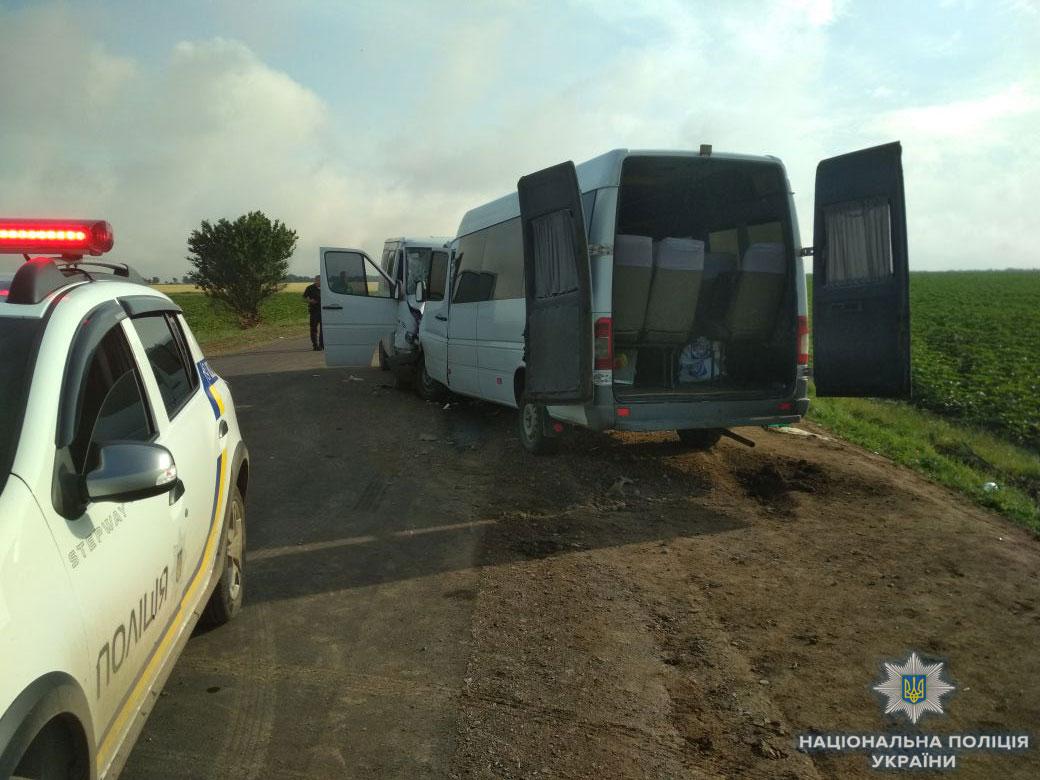 На Одещині у ДТП зіткнулися дві маршрутки / фото od.npu.gov.ua На Одещині у ДТП зіткнулися дві маршрутки / фото od.npu.gov.ua