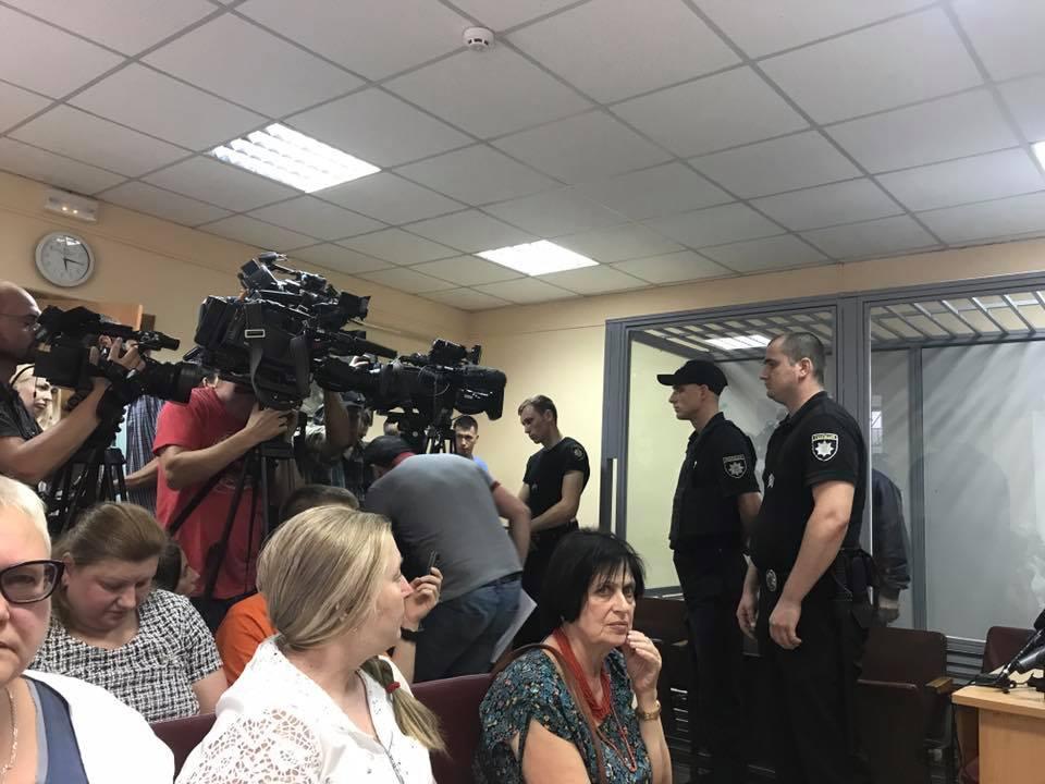 У Подільському суді зачитали обвинувальний акт у справі Осмаєва і Окуєвої / фото facebook.com/marina.matsegora У Подільському суді зачитали обвинувальний акт у справі Осмаєва і Окуєвої / фото facebook.com/marina.matsegora