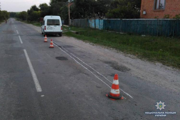 На Тернопільщині автомобіль смертельно травмува пішохода / фото ГУ НП Тернопільської області На Тернопільщині автомобіль смертельно травмува пішохода / фото ГУ НП Тернопільської області