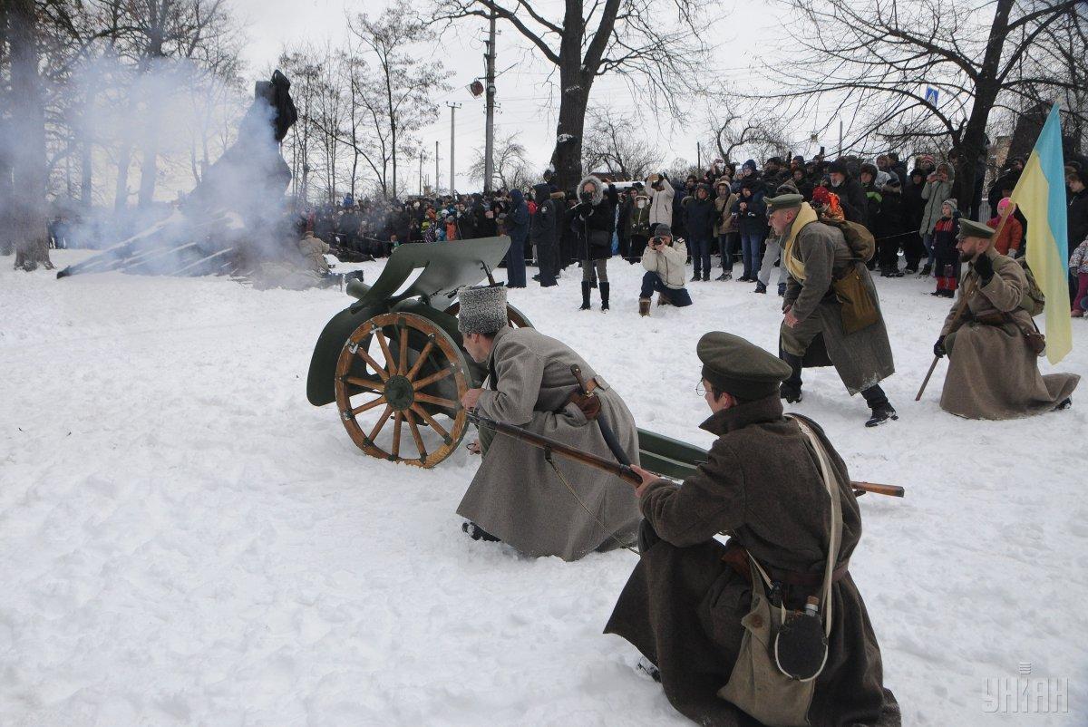 Історична реконструкція бою військ УНР проти більшовиків / Фото УНІАН Історична реконструкція бою військ УНР проти більшовиків / Фото УНІАН