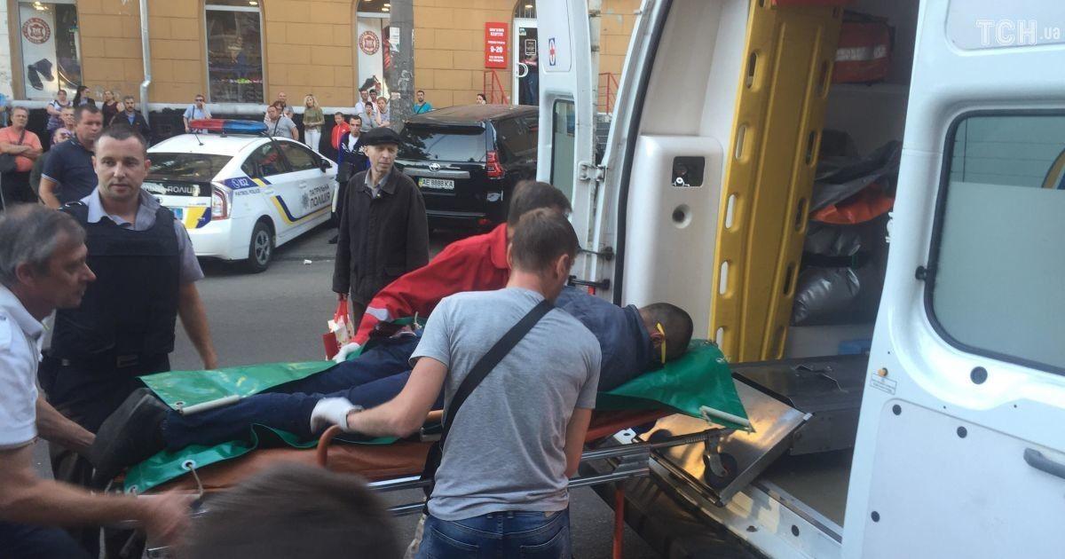 Мужчина обезвредил двух грабителей / фото ТСН Мужчина обезвредил двух грабителей / фото ТСН