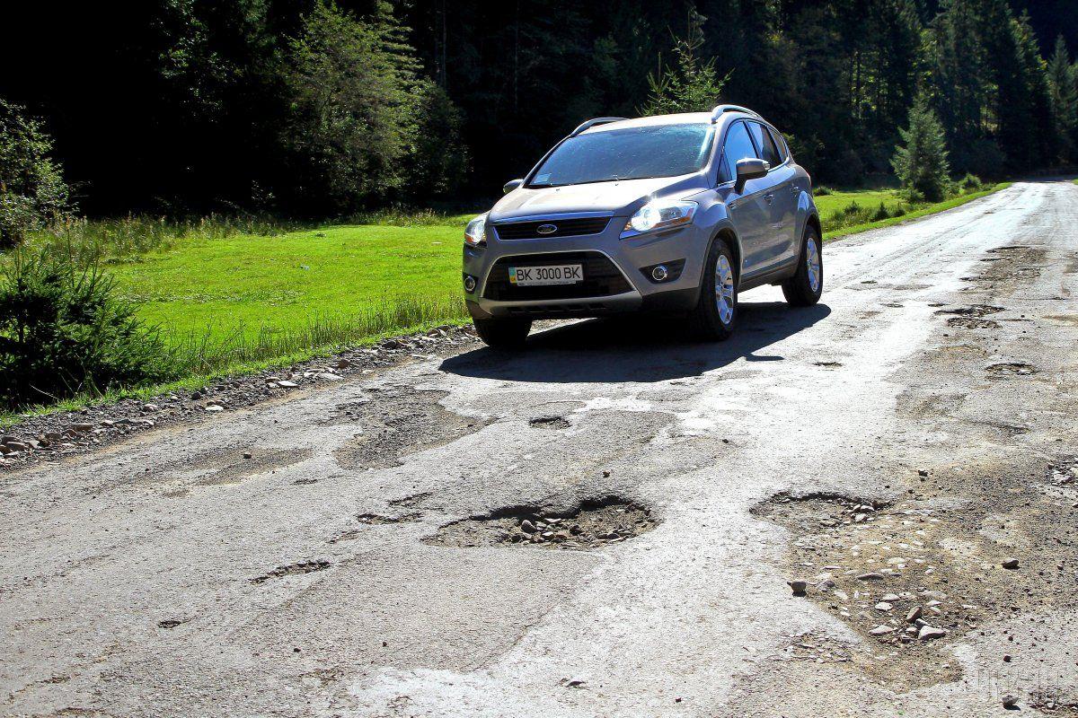 Украинские дороги оказались одними из худших в мире / фото УНИАН