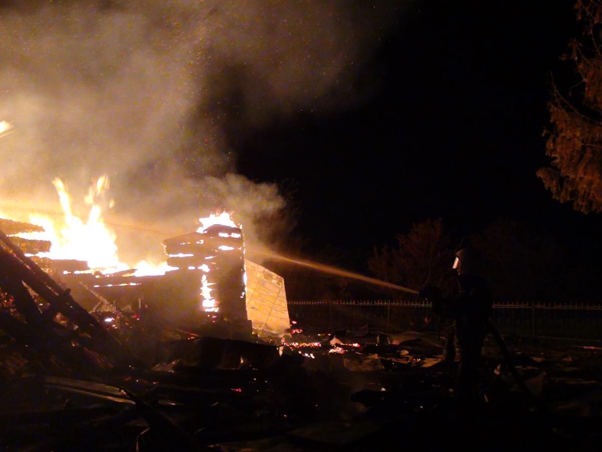 Вогнем знищено будівлю церкви загальною площею 250 кв. м / ДСНС Вогнем знищено будівлю церкви загальною площею 250 кв. м / ДСНС