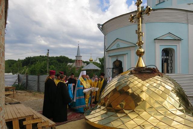 У Полтаві освячено купол і хрест для дзвіниці / pravoslavie.poltava.ua