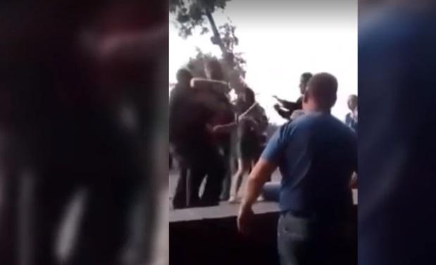 Женщину били по голове / Скриншот Женщину били по голове / Скриншот