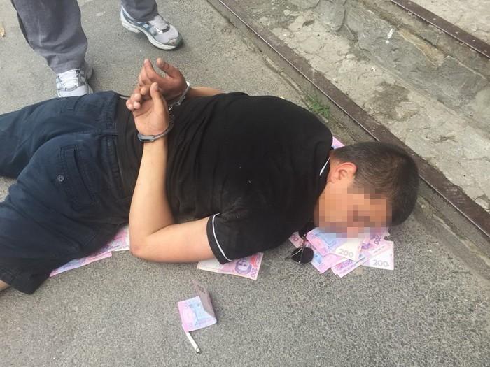 Учасників угруповання затримали під час одержання чергового "траншу" / фото ssu.gov.ua Учасників угруповання затримали під час одержання чергового "траншу" / фото ssu.gov.ua