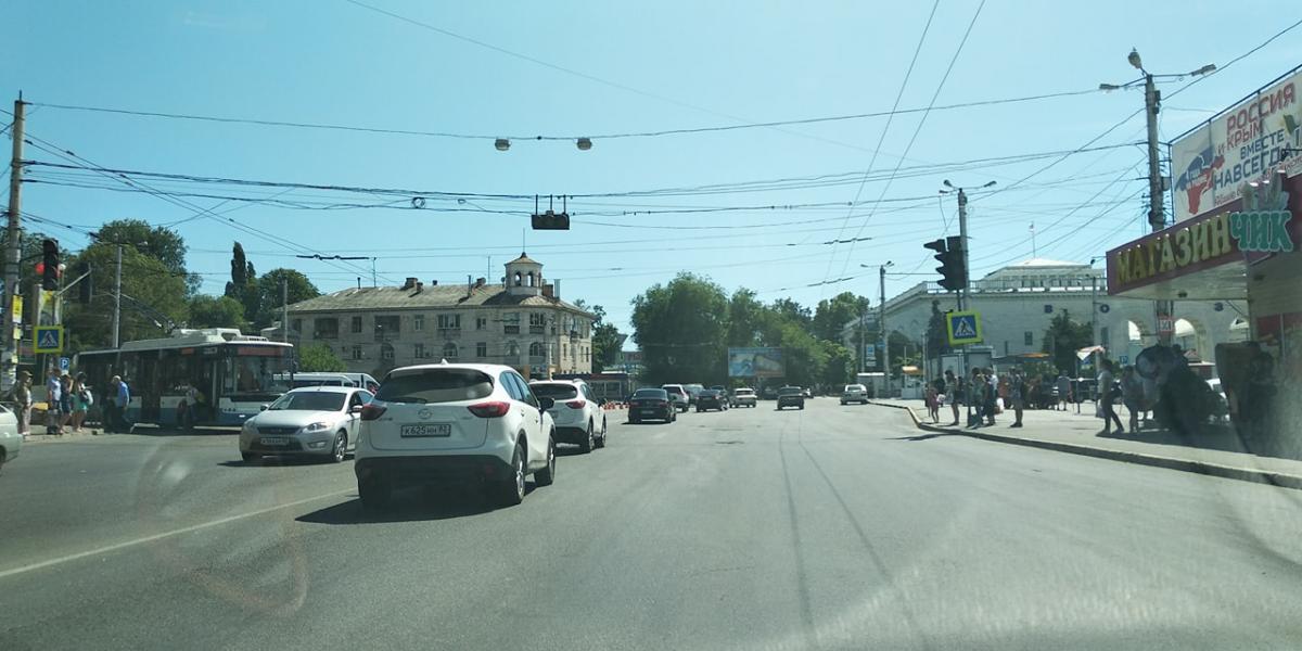 Про відключення світла повідомляють жителі Севастополя, Ялти і Сімферополя / фото facebook.com/karpovleonid Про відключення світла повідомляють жителі Севастополя, Ялти і Сімферополя / фото facebook.com/karpovleonid