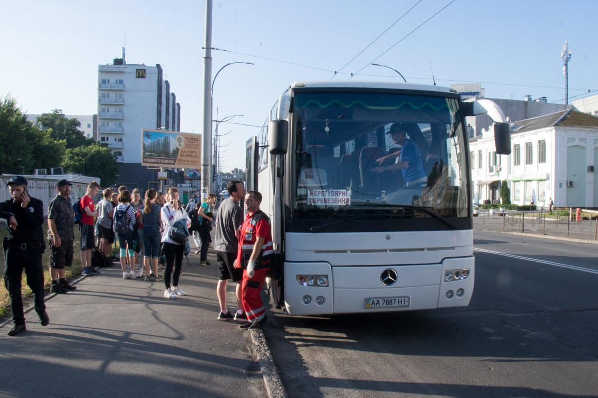 В Киеве за рулем умер водитель автобуса с детьми / фото Владислав Кузнецов / Информатор В Киеве за рулем умер водитель автобуса с детьми / фото Владислав Кузнецов / Информатор