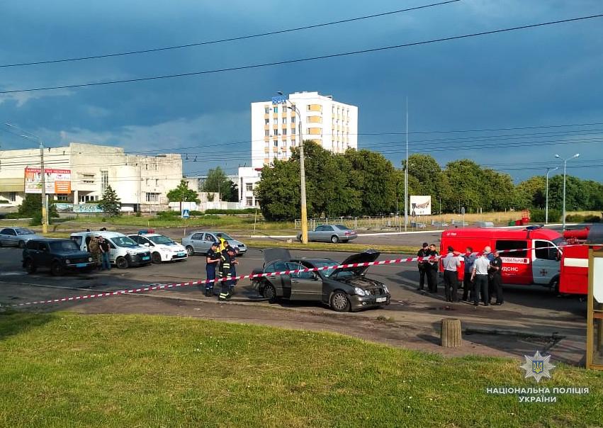 На месте взрыва автомобиля в Черкассах работает полиция / фото ch.npu.gov.ua