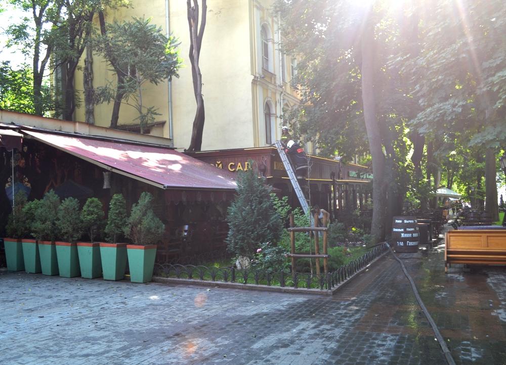 В одесском горсаду горел ресторан / фото odesa.dsns.gov.ua