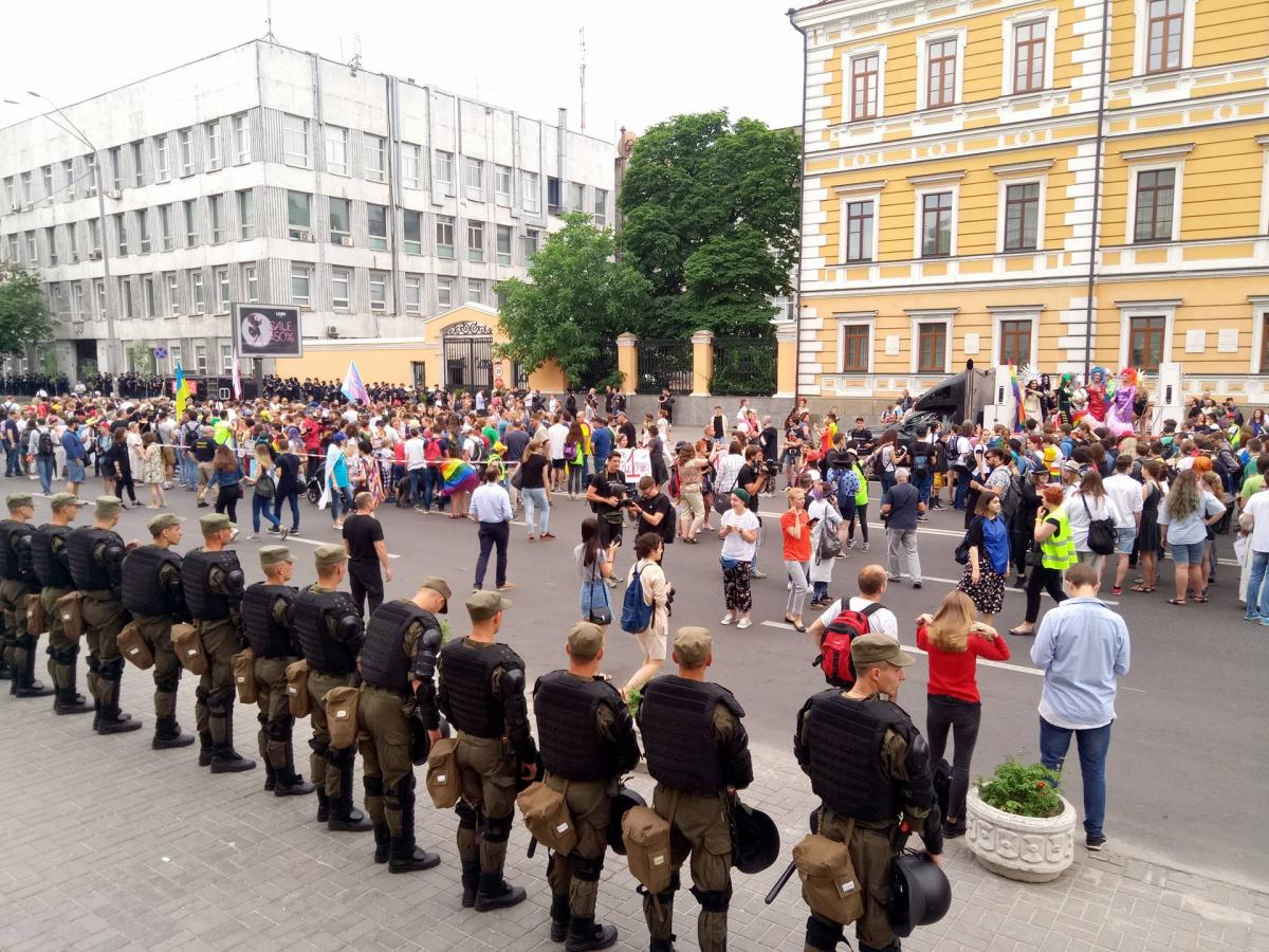 У Києві сьогодні проводиться ЛГБТ-парад / УНІАН У Києві сьогодні проводиться ЛГБТ-парад / УНІАН