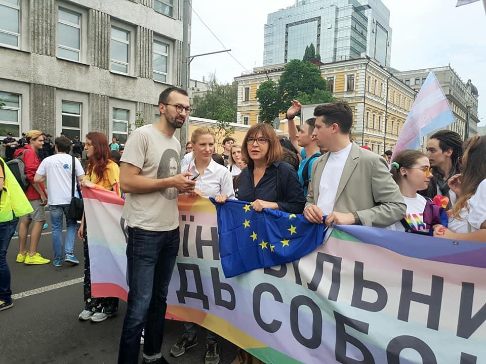 Хто з чиновників ризикнув прийти на "Марш рівності" / фото facebook.com/irina.romaliyskaya Хто з чиновників ризикнув прийти на "Марш рівності" / фото facebook.com/irina.romaliyskaya