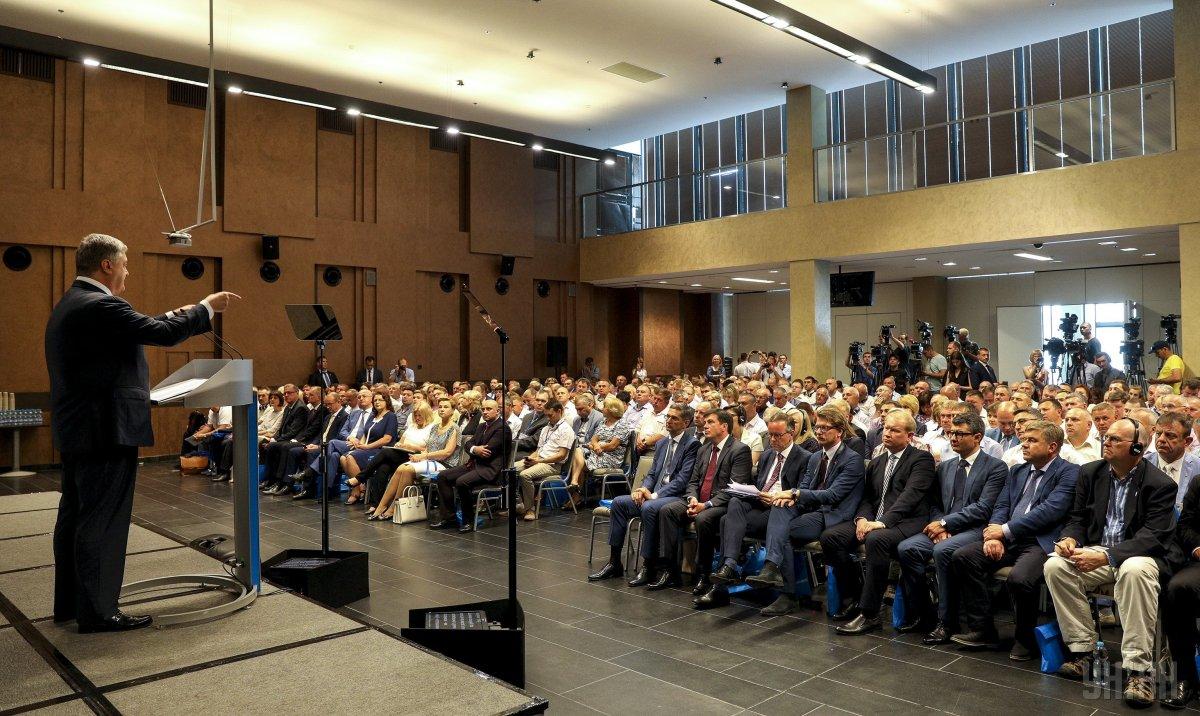 Порошенко розповів про успіхи децентралізації / фото УНІАН Порошенко розповів про успіхи децентралізації / фото УНІАН