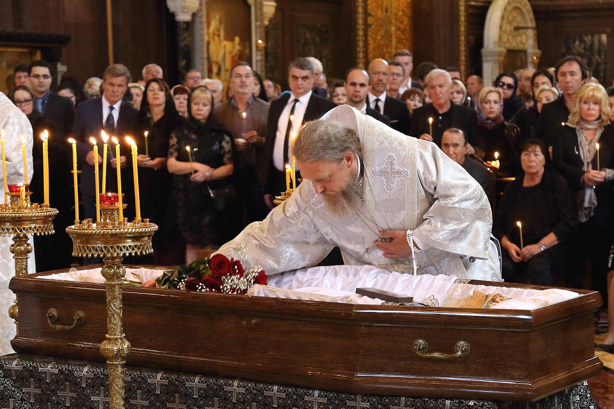 У Храмі Христа Спасителя відбулося відспівування Станіслава Говорухіна / new.xxc.ru