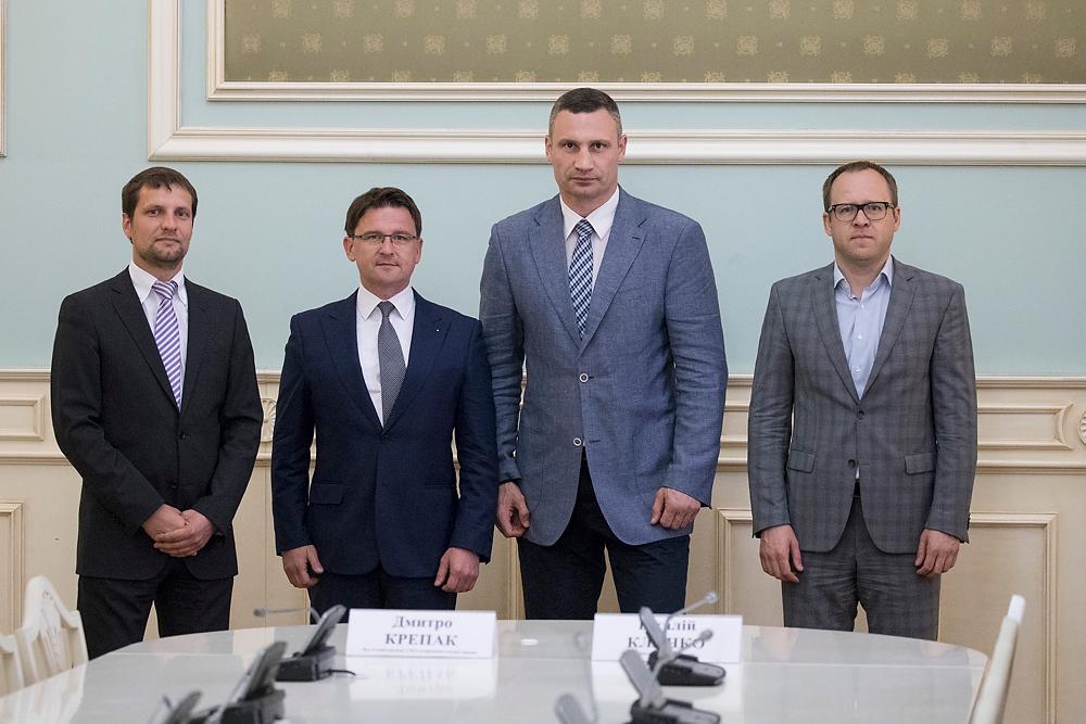 Від КМДА документ підписав мер столиці Віталій Кличко / фото kiev.klichko.org Від КМДА документ підписав мер столиці Віталій Кличко / фото kiev.klichko.org
