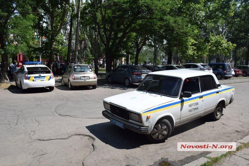 У центрі Миколаєва двоє чоловіків не поділили місце на парковці і влаштували стрілянину/ фото Новини N У центрі Миколаєва двоє чоловіків не поділили місце на парковці і влаштували стрілянину/ фото Новини N