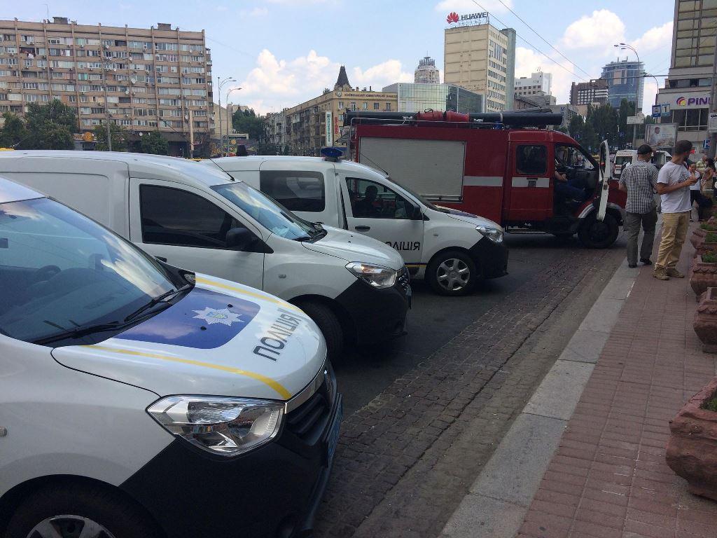 Анонім повідомив про замінування ТРЦ у центрі Києва / фото Роман Барабаш / Інформатор Анонім повідомив про замінування ТРЦ у центрі Києва / фото Роман Барабаш / Інформатор