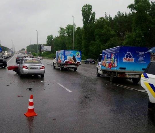 В ДТП под Киевом столкнулись 5 автомобилей / фото dtp.kiev.ua В ДТП под Киевом столкнулись 5 автомобилей / фото dtp.kiev.ua