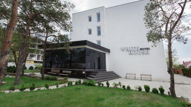 Готель позиціонує себе як VIP готель з системою All Inclusive / фото: whitehouse.com.ua Готель позиціонує себе як VIP готель з системою All Inclusive / фото: whitehouse.com.ua