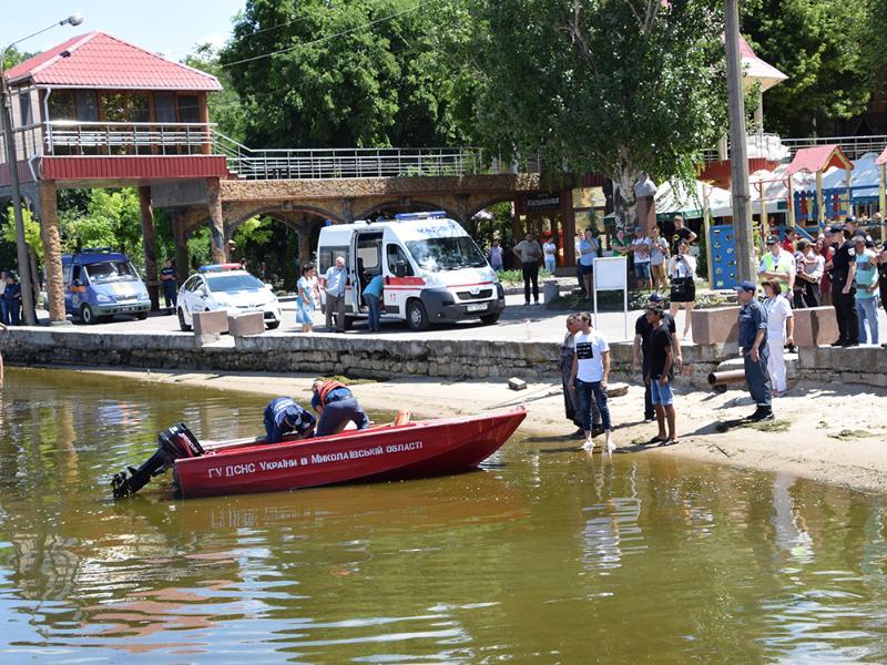 Медики констатировали смерть подростка / фото dsns.gov.ua