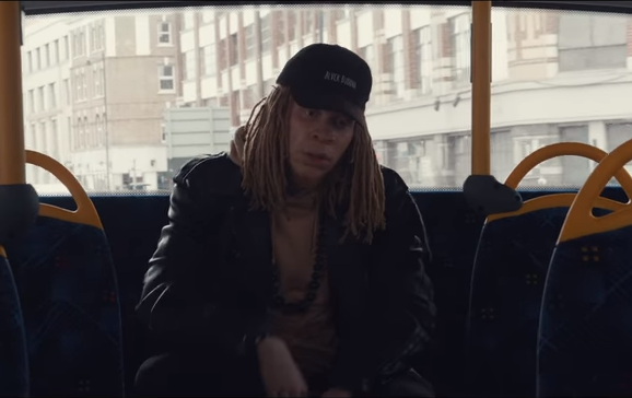 Тіло зниклого безвісти у квітні британського репера Кенні Вулкана викинуло на берег у Бразилії / скріншот