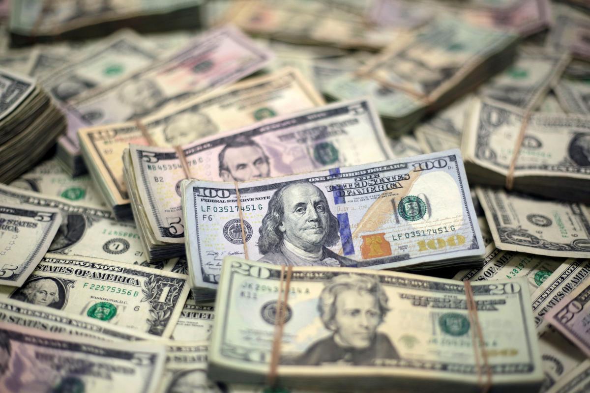 28 ноября в банковских обменниках Киева курс гривни к доллару укрепился на 5 копеек / иллюстрация REUTERS