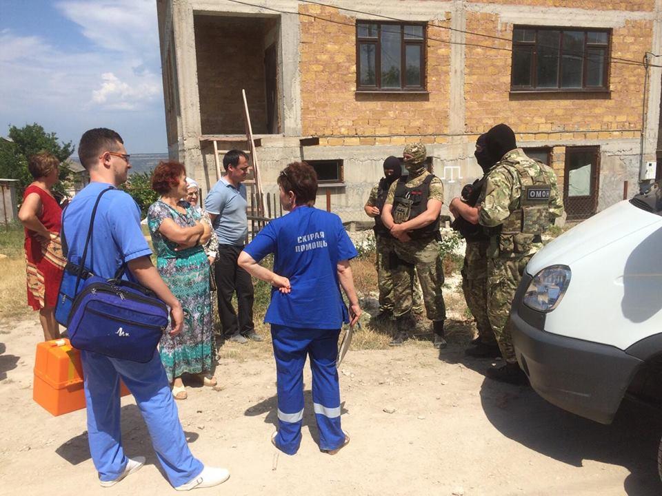 Адвоката не допустили до сім'ї Мустафаєвих для надання юридичної допомоги / Фото facebook.com/crimeansolidarity Адвоката не допустили до сім'ї Мустафаєвих для надання юридичної допомоги / Фото facebook.com/crimeansolidarity