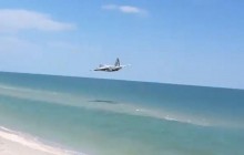Украинский Су-25 пролетел на гранично низкой высоте у побережья Азовского моря (видео)