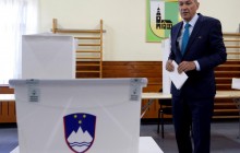 На выборах в Словении побеждает антимигрантская партия - экзитполы