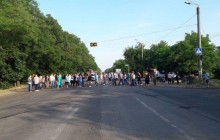 Одесситы утром заблокировали "дорогу смерти", где накануне погибла 4-летняя девочка (фото, видео)