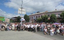 У Бердичеві сотні католиків пройшли хресним ходом вулицями міста