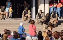 "Фонтаны крови": в Энергодаре спецназ ВСУ на детском празднике показал, как перерезать горло противнику (видео)