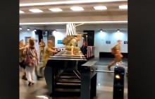 Инцидент в метро Киева: курсанты массово перескакивали через турникеты (видео)