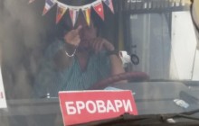 Под Киевом водитель маршрутки оскорбил сироту: доказывал свою правоту бранью и неприличными жестами (фото)