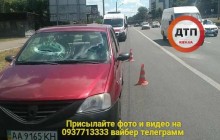 З мосту біля метро "Берестейська" на авто впав шмат бетону, постраждала людина - ЗМІ (фото)
