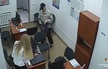 На Дніпропетровщині затримано чоловіка, який з гранатою пограбував центр видачі кредитів (відео)