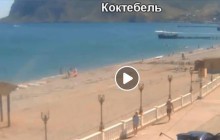 "Путін, введи сезон": у мережі показали фото безлюдних пляжів Криму