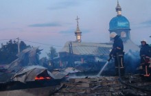 На Івано-Франківщині згоріла дерев'яна церква, побудована майже 100 років тому (фото)